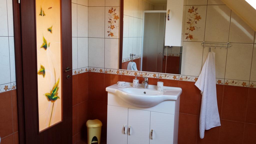 Casa Lenke Hotell Săcele Rum bild