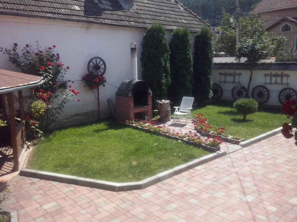 Casa Lenke Hotell Săcele Exteriör bild