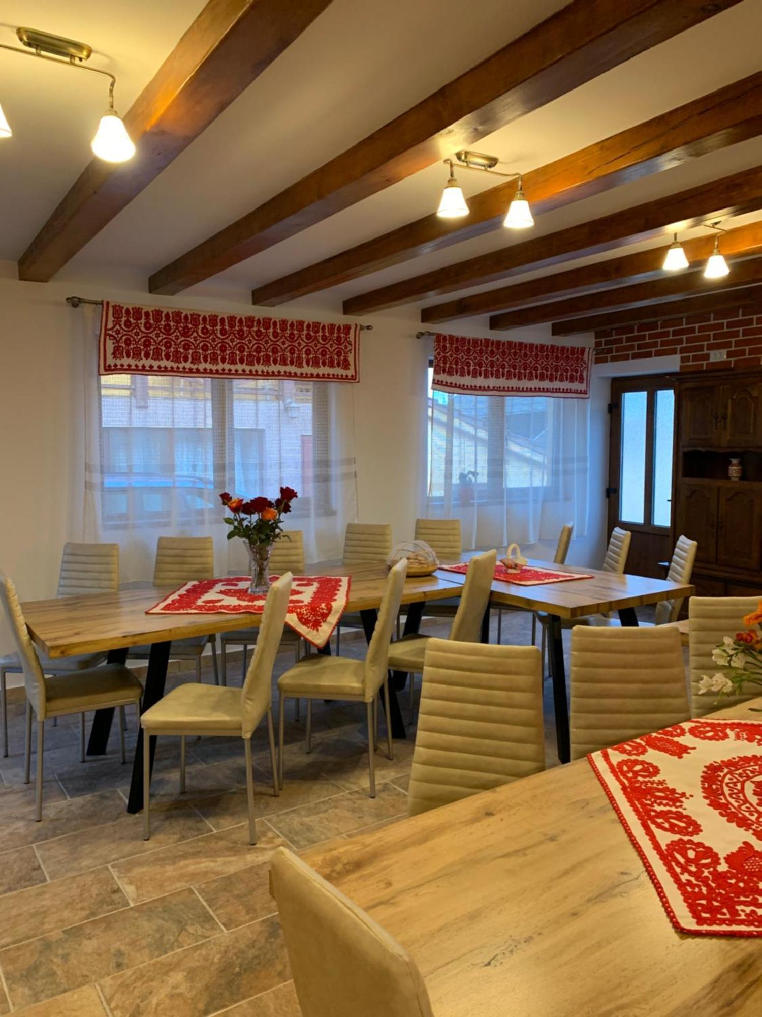 Casa Lenke Hotell Săcele Exteriör bild